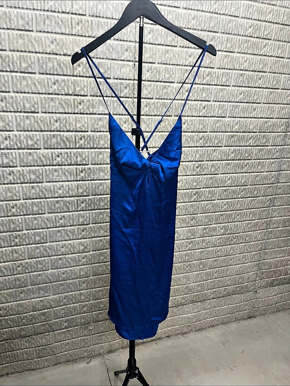 Cupshe Blue Satin Twist & Keyhole Pleated Maxi Dress Blue Maxi Dress Size XL